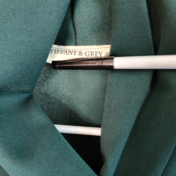 NWT Tiffany and Grey Sleeveless Blouse Small Petite - Picture 4 of 8